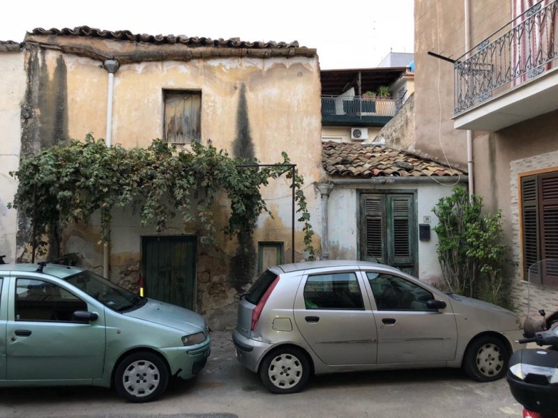 Palermo casa totalmente da ristrutturate a Palermo in Vendita