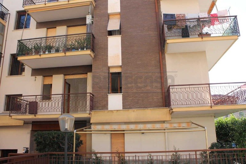 A Pietra Ligure ampio appartamento a Savona in Vendita
