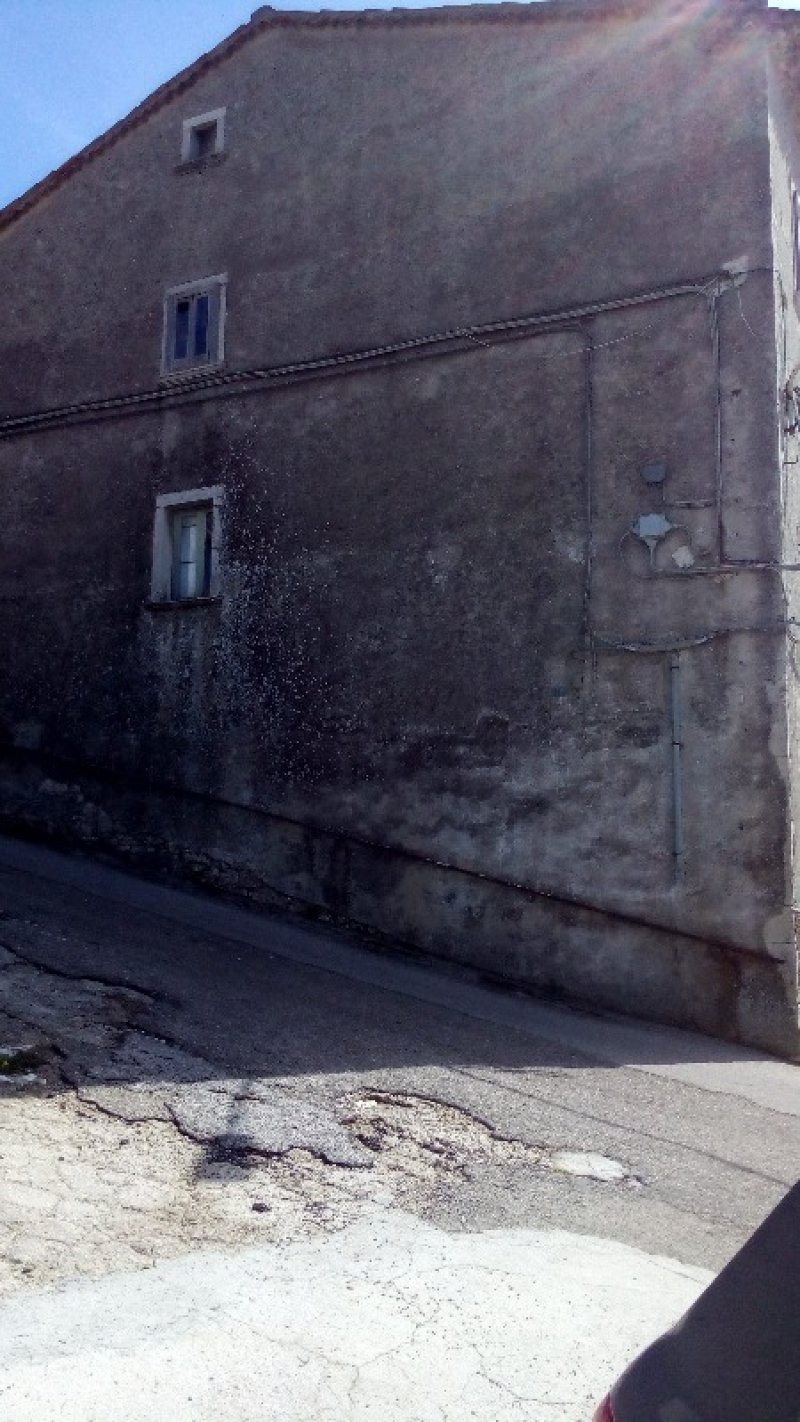 Santa Croce del Sannio casa in pietra a Benevento in Vendita