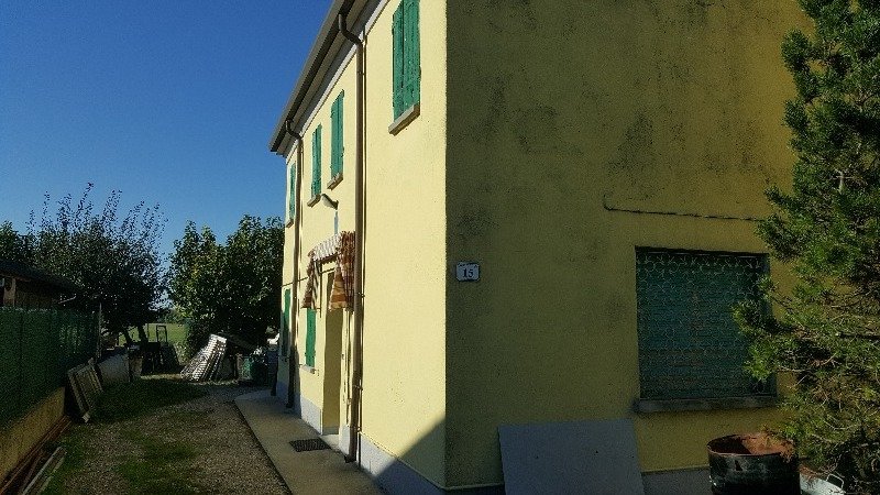 Moglia casa su due piani a Mantova in Vendita