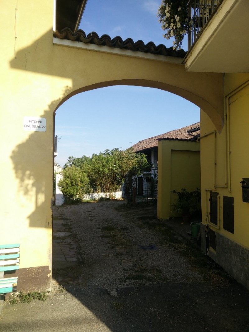 Pezzana casa con terreno a Vercelli in Vendita