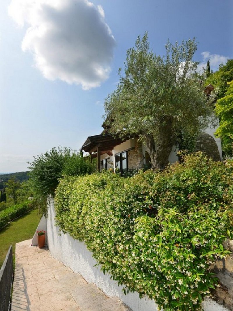 Villa a Sal con vista lago a Brescia in Vendita