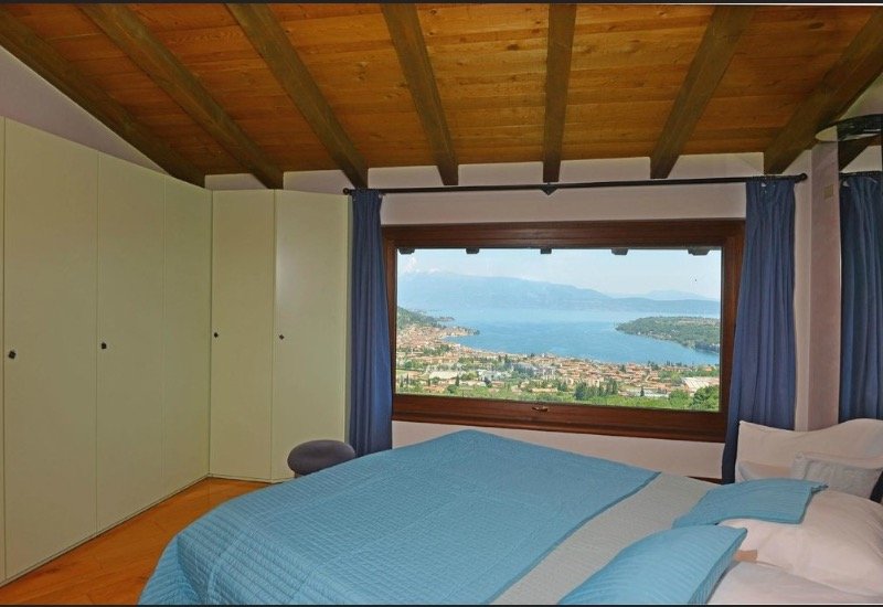 Villa a Sal con vista lago a Brescia in Vendita