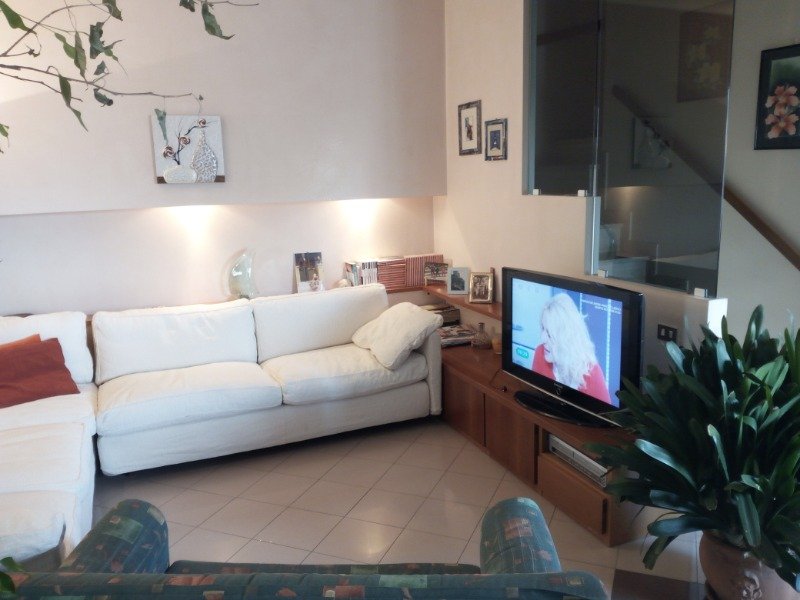 A San Donato Milanese villa su 4 livelli a Milano in Vendita