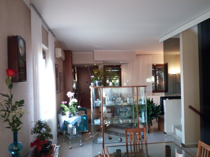 A San Donato Milanese villa su 4 livelli a Milano in Vendita