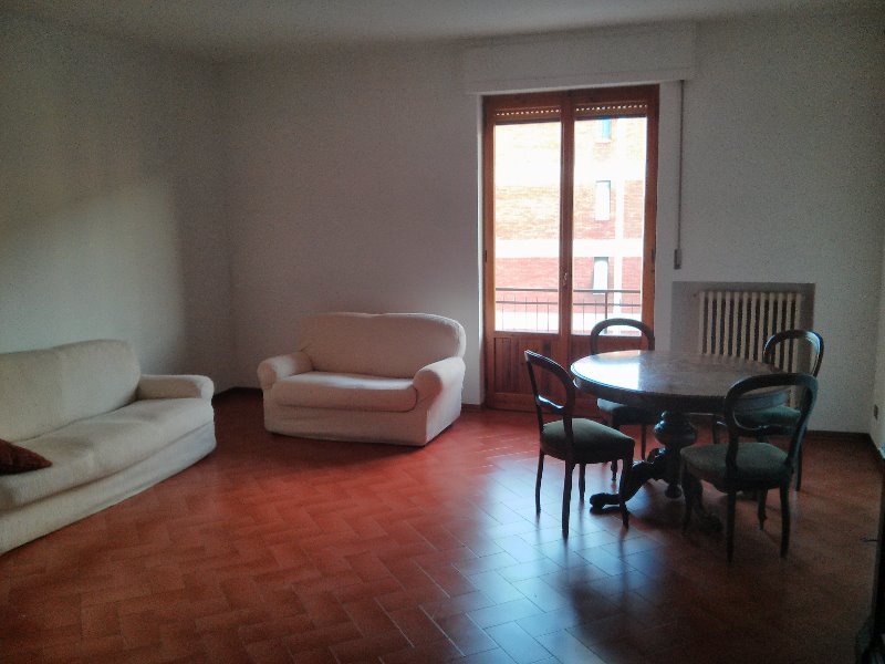 A Poggibonsi luminoso appartamento a Siena in Affitto
