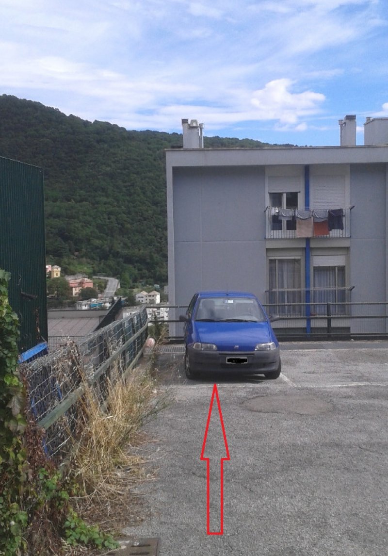Genova ampio posto auto camper a Genova in Affitto