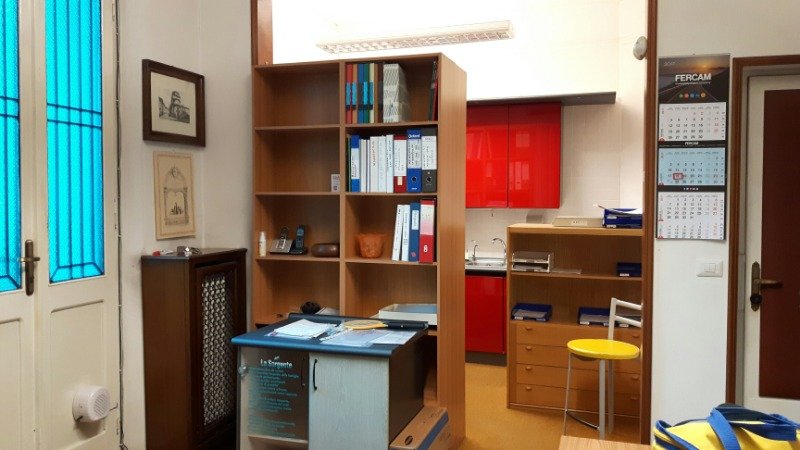 Parma ufficio in piccola palazzina a Parma in Affitto