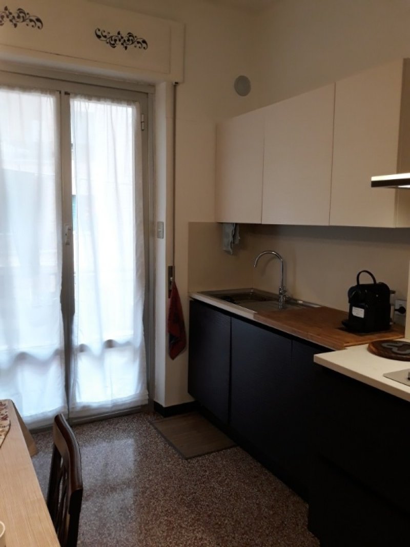 Genova appartamento con serramenti in alluminio a Genova in Vendita