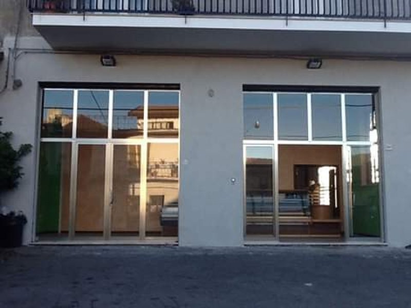 Linguaglossa negozio a Catania in Affitto