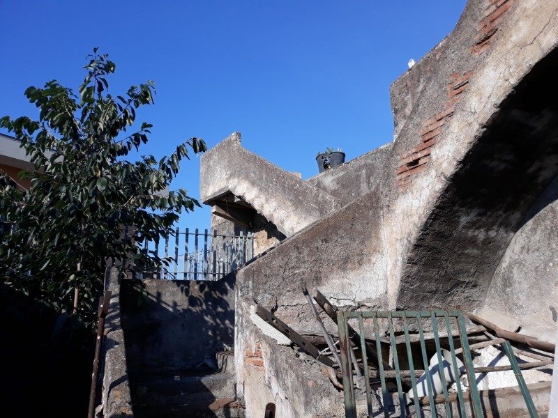 Riposto palazzo rustico da ristrutturare a Catania in Vendita