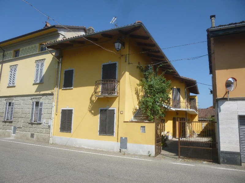 Saluggia casa nell'abitato di Sant'Antonino a Vercelli in Vendita