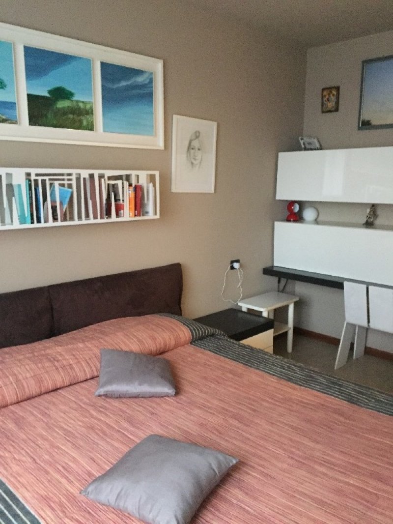 Corsico appartamento con cantina e box a Milano in Vendita