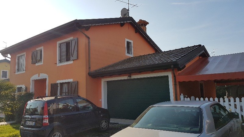 Vigasio casa singola su 2 livelli a Verona in Vendita