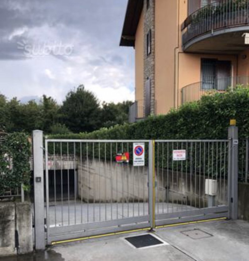 Stezzano box con basculante elettrica a Bergamo in Vendita