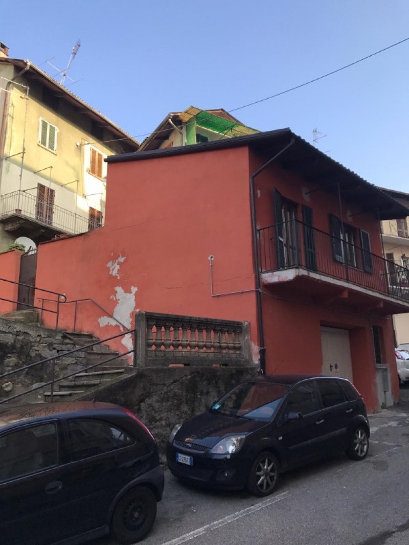 Cossato casa su due livelli a Biella in Vendita