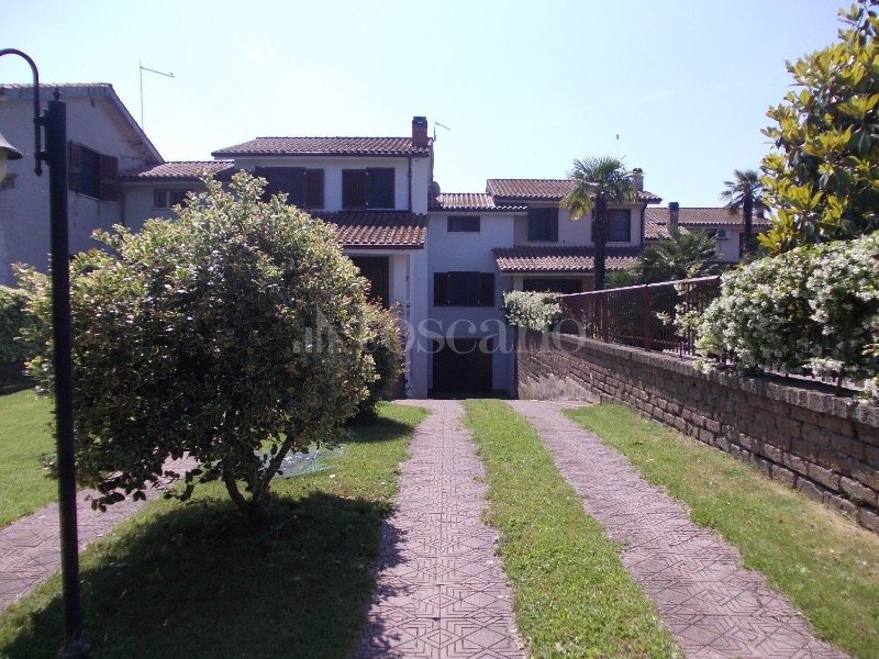 Nepi in localit San Lorenzo villa a schiera a Viterbo in Vendita