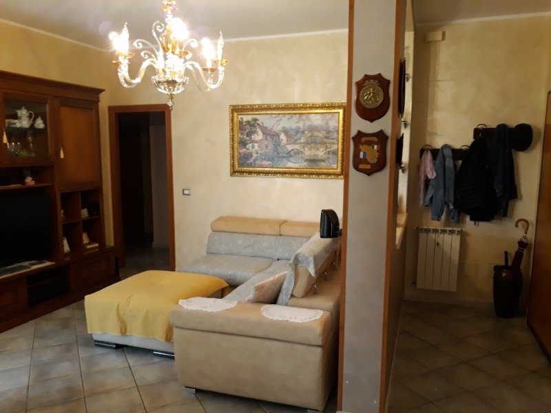 Bagheria appartamento con posto auto esterno a Palermo in Vendita