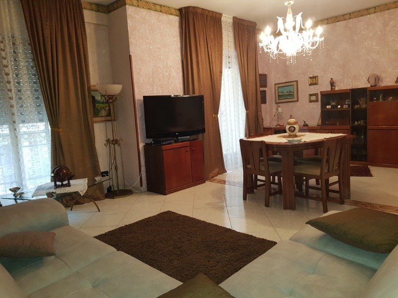 Palermo appartamento in residence con portiere a Palermo in Vendita