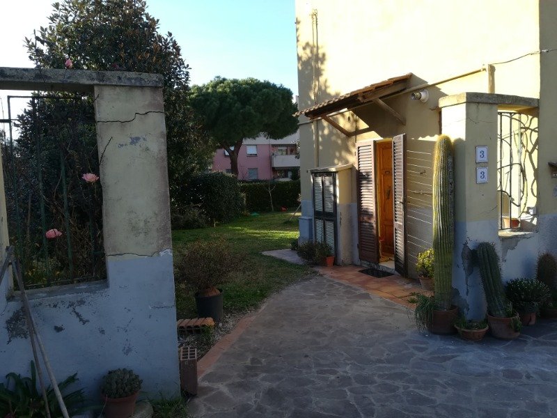 Piombino porzione di casa colonica zona San Rocco a Livorno in Vendita