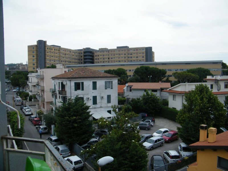 Pescara ampio trilocale in zona ospedale a Pescara in Vendita