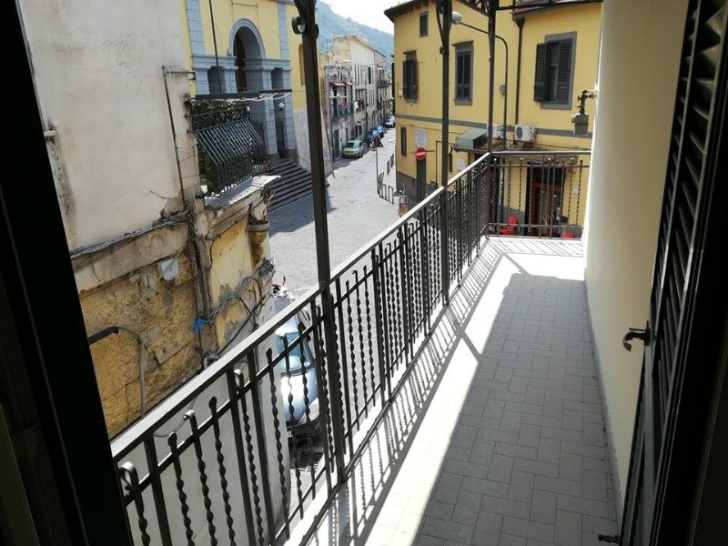 Napoli casa indipendente su due livelli a Napoli in Affitto