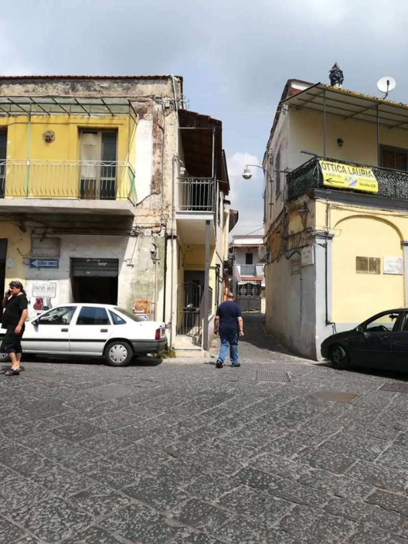 Napoli casa indipendente su due livelli a Napoli in Affitto