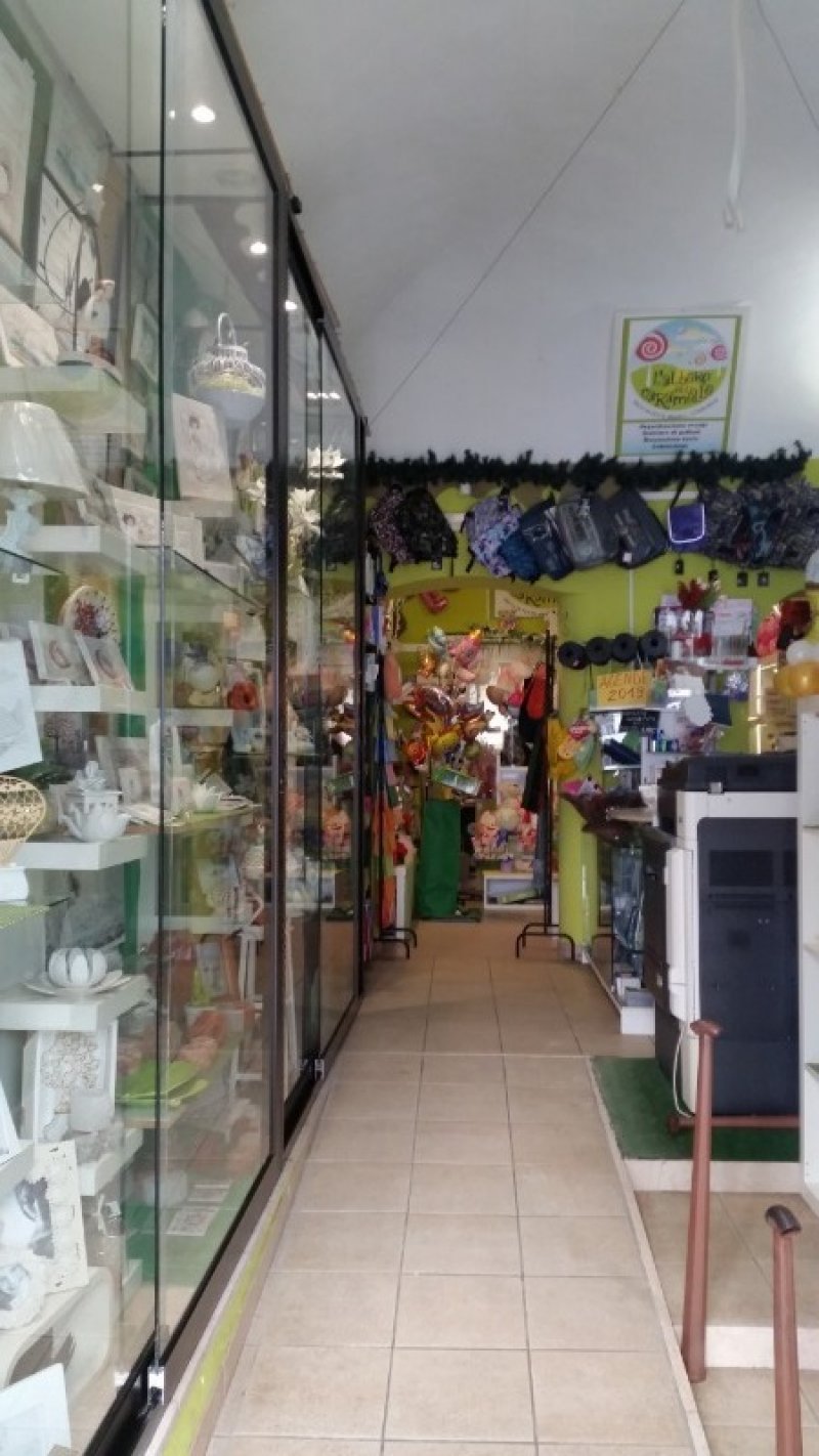 Bari negozio cartoleria oggettistica a Bari in Vendita