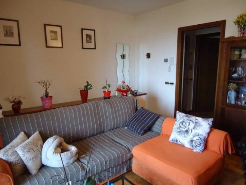 Gemonio appartamento in un residence a Varese in Affitto