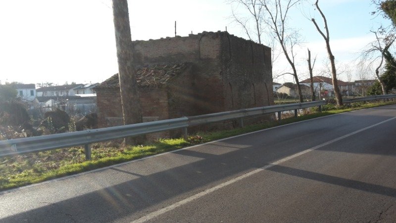 Massa Fiscaglia rustico da ristrutturare a Ferrara in Vendita