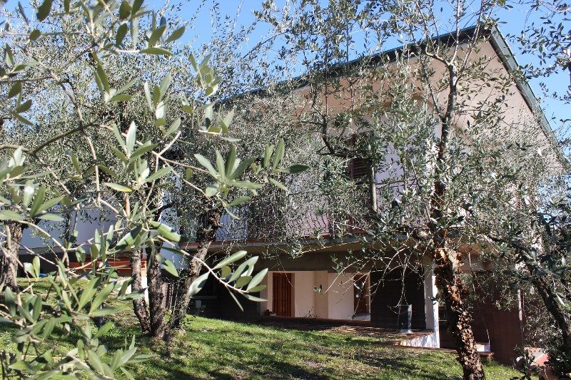 Capannori sulle colline villa singola a Lucca in Vendita
