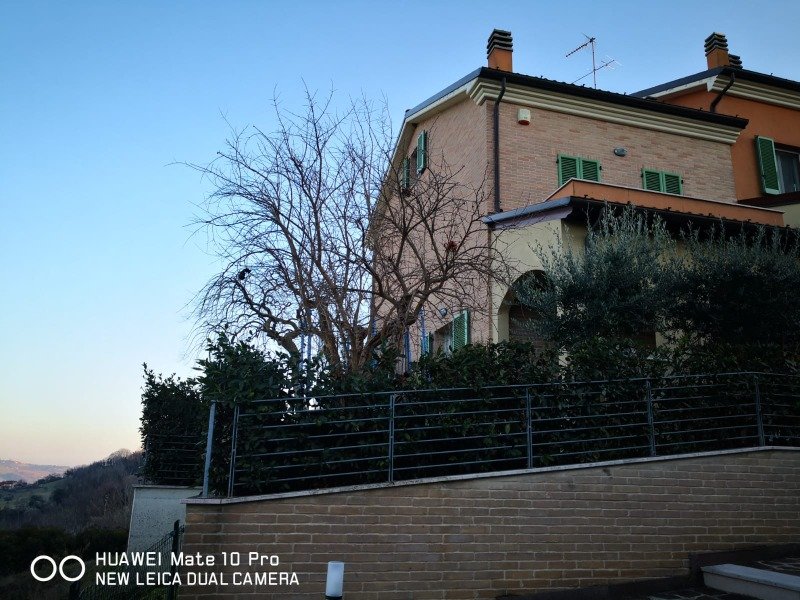 Mondolfo villetta a schiera con vista panoramica a Pesaro e Urbino in Vendita