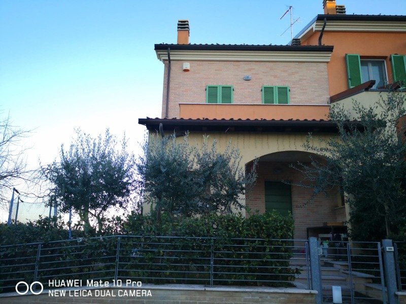 Mondolfo villetta a schiera con vista panoramica a Pesaro e Urbino in Vendita