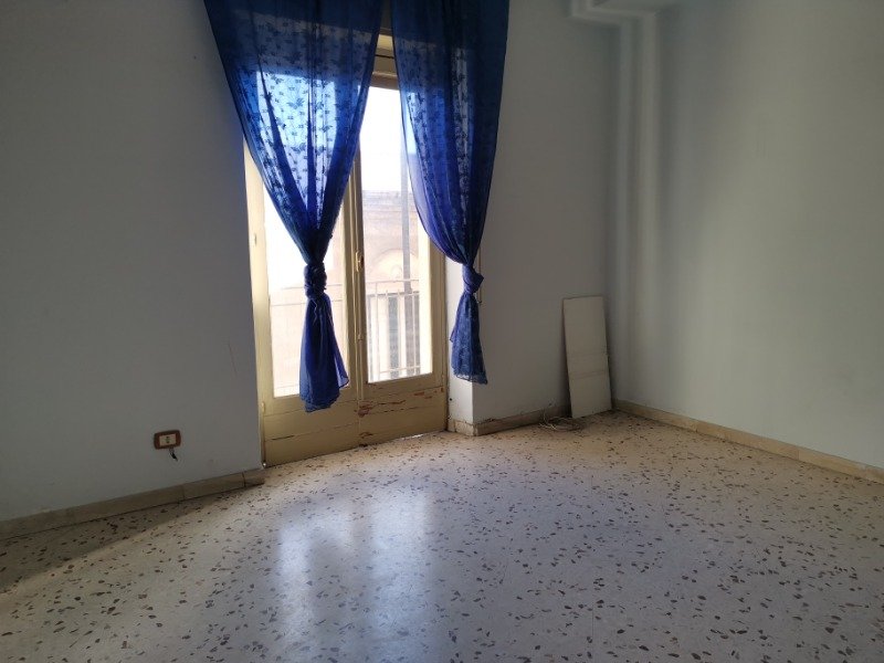 Acireale appartamento di vani 5 con servizi a Catania in Affitto
