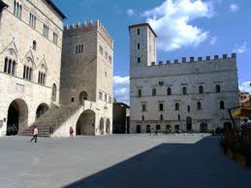 Todi centro storico palazzetto storico a Perugia in Vendita