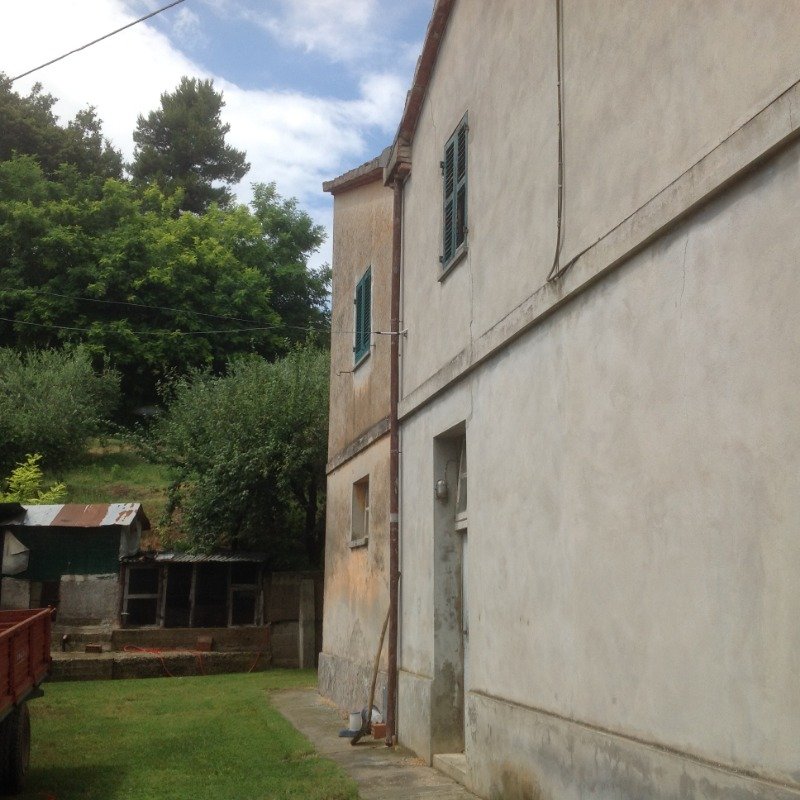 Cartoceto in zona collinare casa a Pesaro e Urbino in Vendita