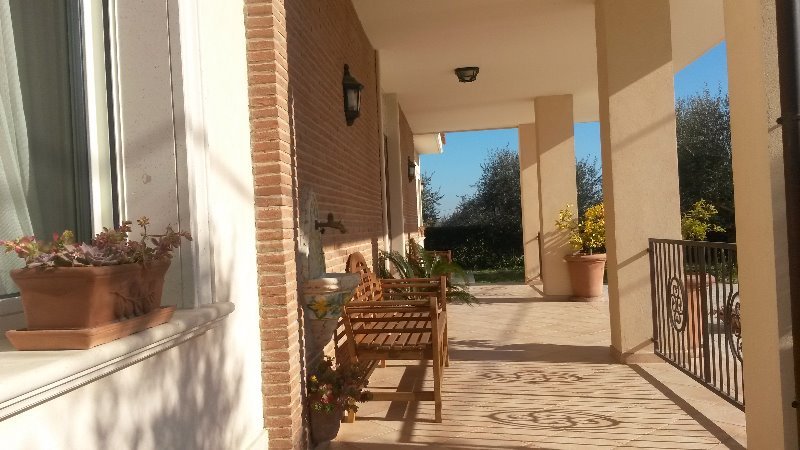 Pianella villa con dependance ed uliveto a Pescara in Vendita