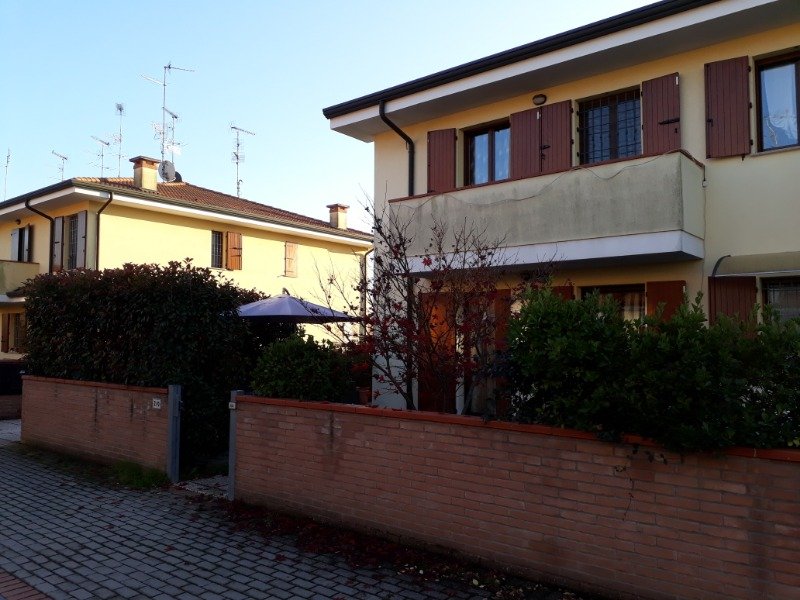 Poggio Renatico villetta con giardino a Ferrara in Vendita