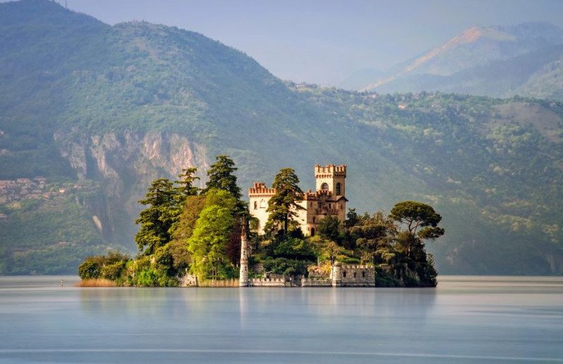 Sarnico ampio appartamento davanti al lago a Bergamo in Affitto