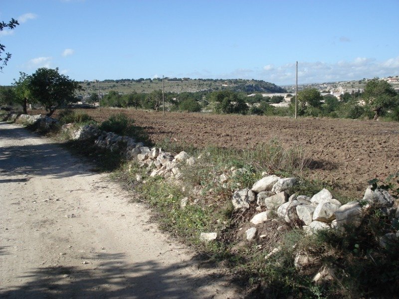 Scicli fabbricato rurale da restaurare con terreno a Ragusa in Vendita