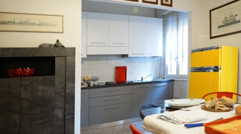 Modena ampie camere singole in appartamento a Modena in Affitto