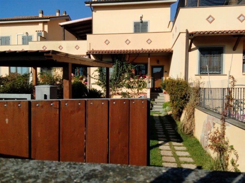 Roma villino schiera a Roma in Vendita