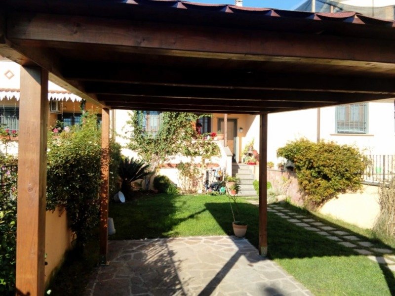 Roma villino schiera a Roma in Vendita