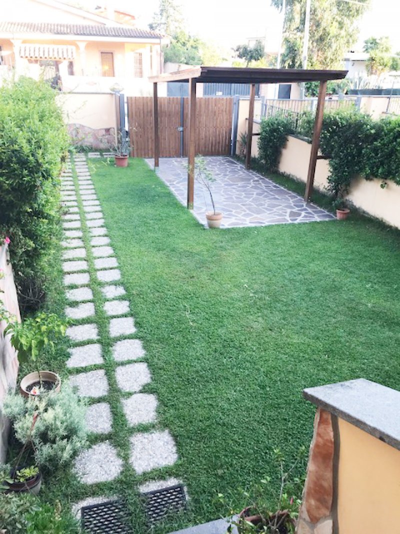 Roma villino schiera a Roma in Vendita