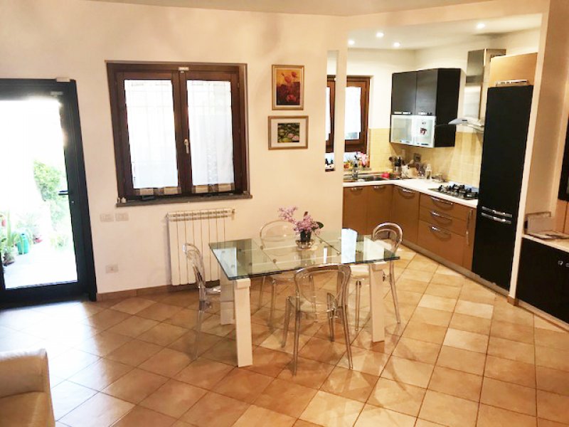 Roma villino schiera a Roma in Vendita