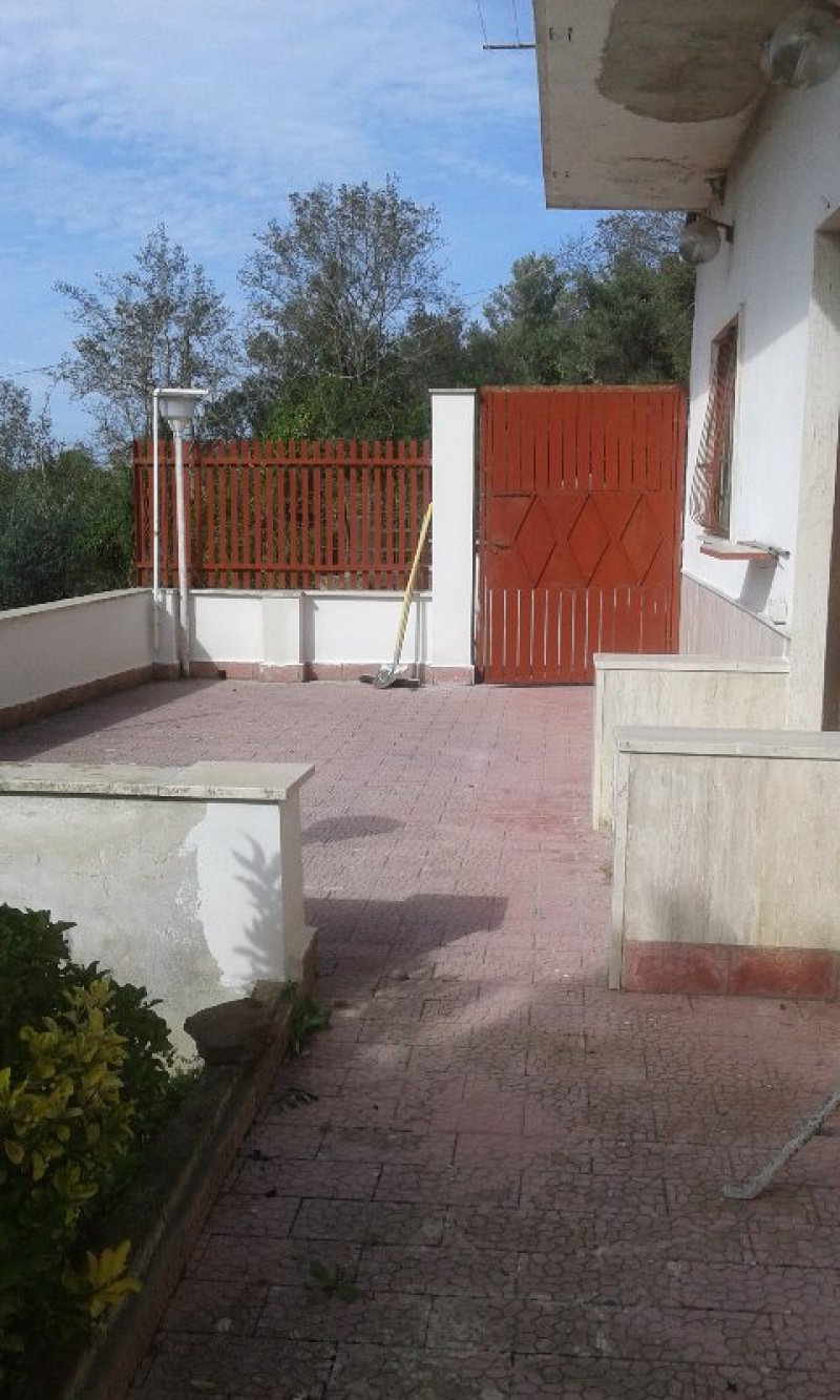 Castellabate zona Franco palazzina cielo terra a Salerno in Vendita