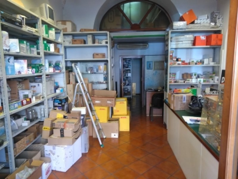 Sant'Agnello negozio sul corso Italia a Napoli in Affitto