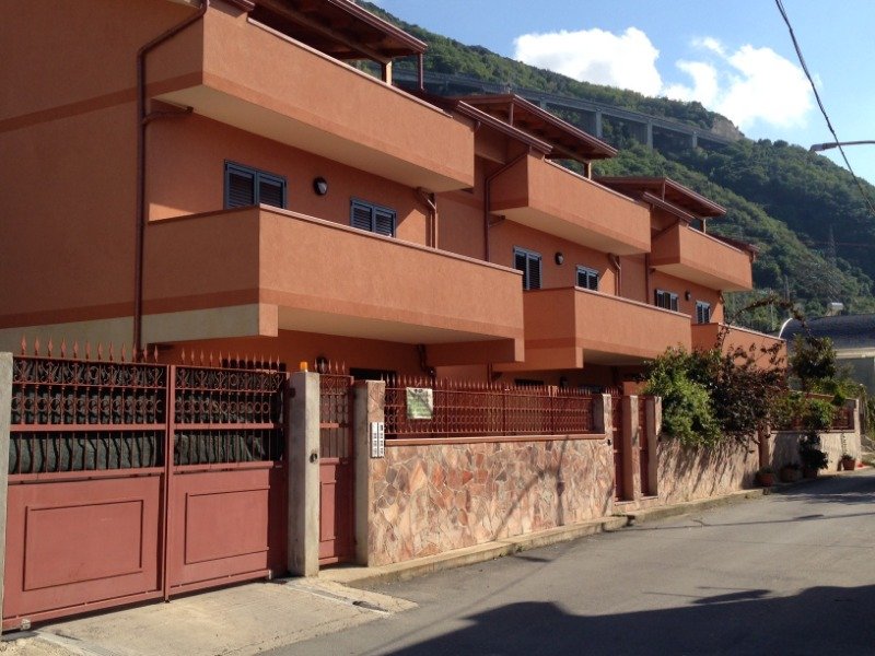 A Scilla frazione Favazzina appartamenti a Reggio di Calabria in Affitto