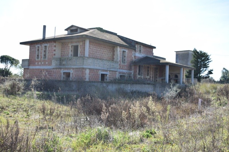 Casarano villa in campagna allo stato rustico a Lecce in Vendita