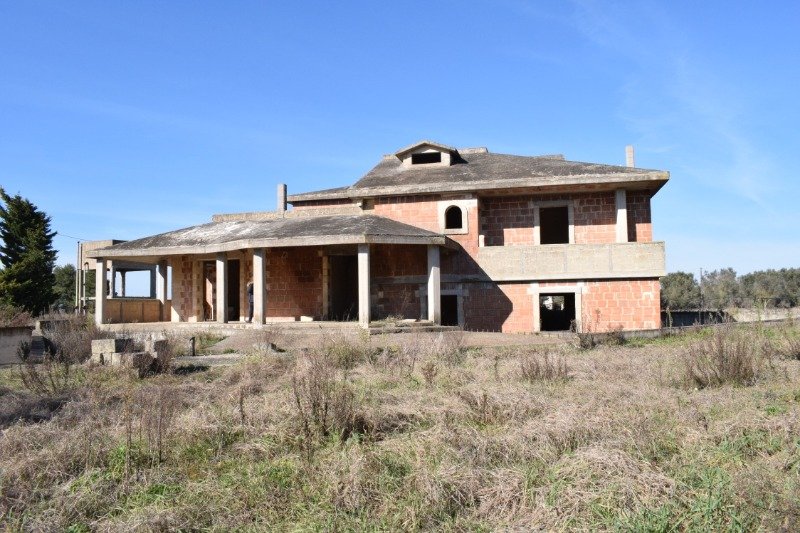 Casarano villa in campagna allo stato rustico a Lecce in Vendita